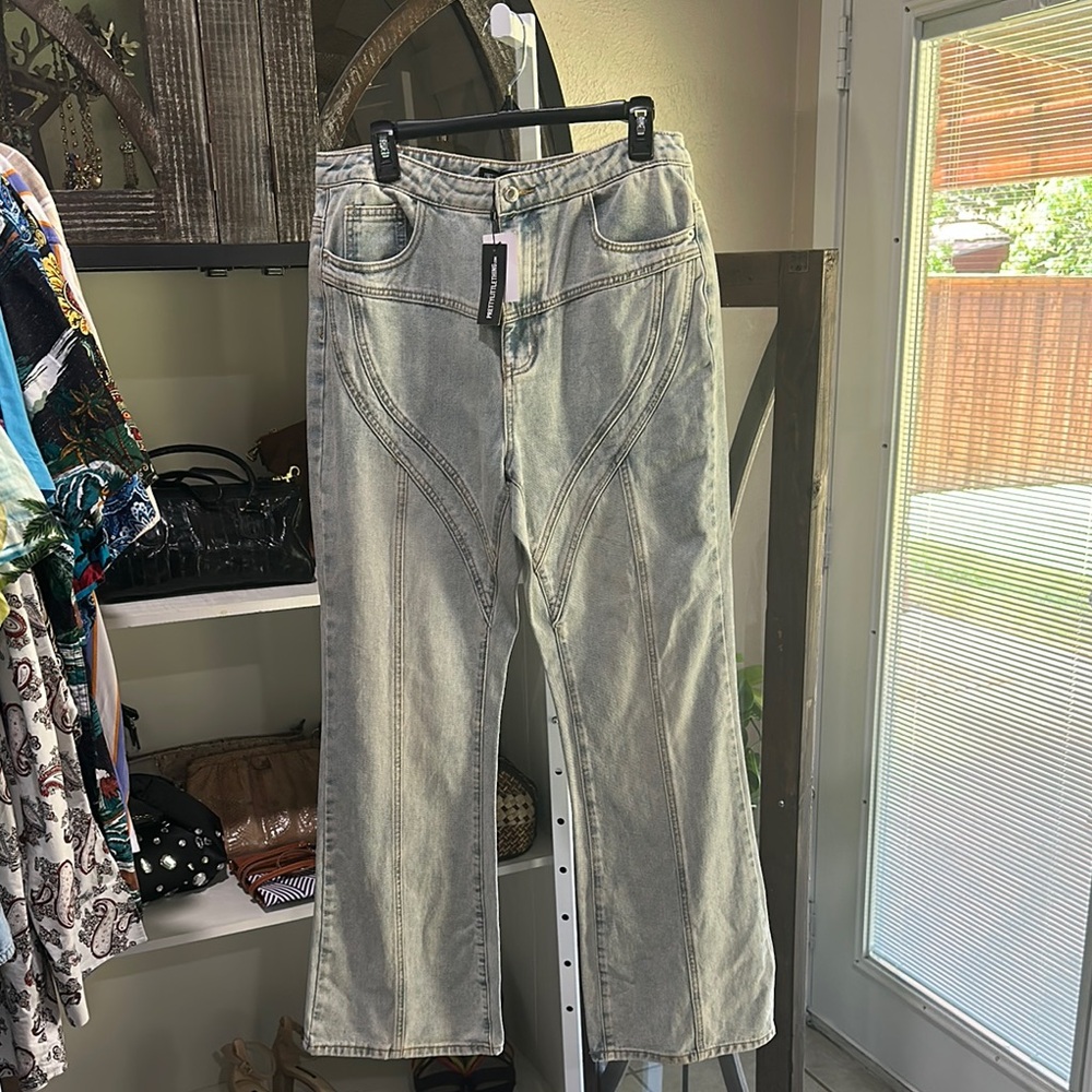 PrettyLittleThing Gray Straight Leg Jeans with High-Waisted Fit